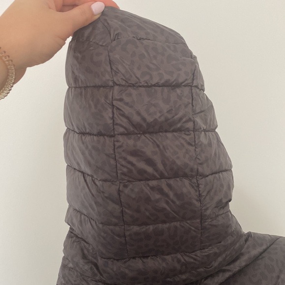 Offline by aerie puffer jacket. Fits more like a medium. BNWT - Picture 6 of 10